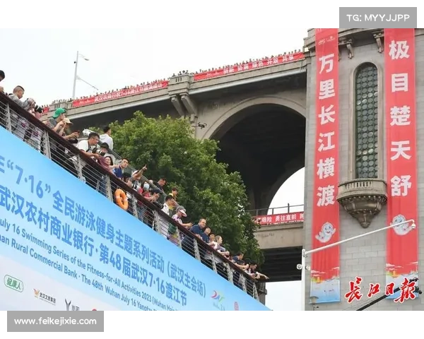 2018横渡长江大型体育赛事彰显中华健儿不畏艰险勇往直前的精神风貌 2018横渡长江大型体育赛事彰显中华健儿不畏艰险勇往直前的精神风貌